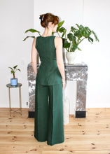 Load image into Gallery viewer, Amelia top forest green linen
