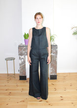 Load image into Gallery viewer, Stacy top navy blue linen
