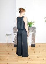 Load image into Gallery viewer, Stacy top navy blue linen
