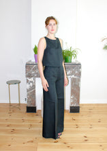 Load image into Gallery viewer, Stacy top navy blue linen
