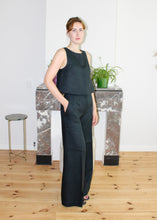 Load image into Gallery viewer, Stacy top navy blue linen
