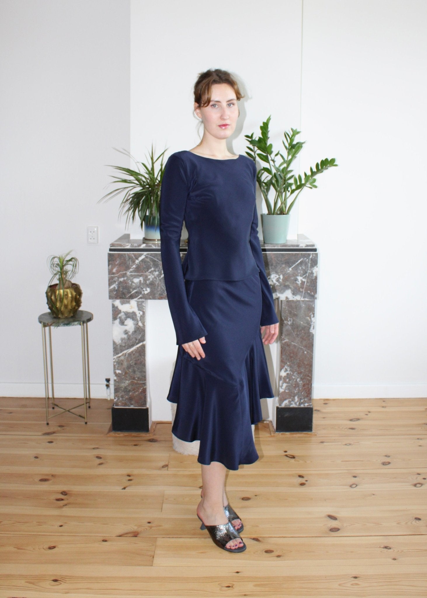 Genevieve skirt navy blue silk - Luci's Lemons