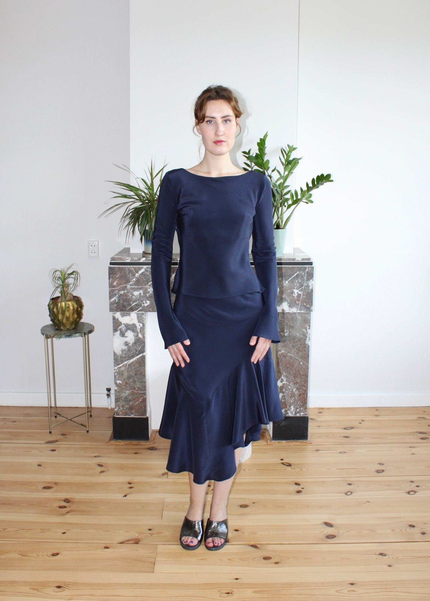 Genevieve skirt navy blue silk - Luci's Lemons