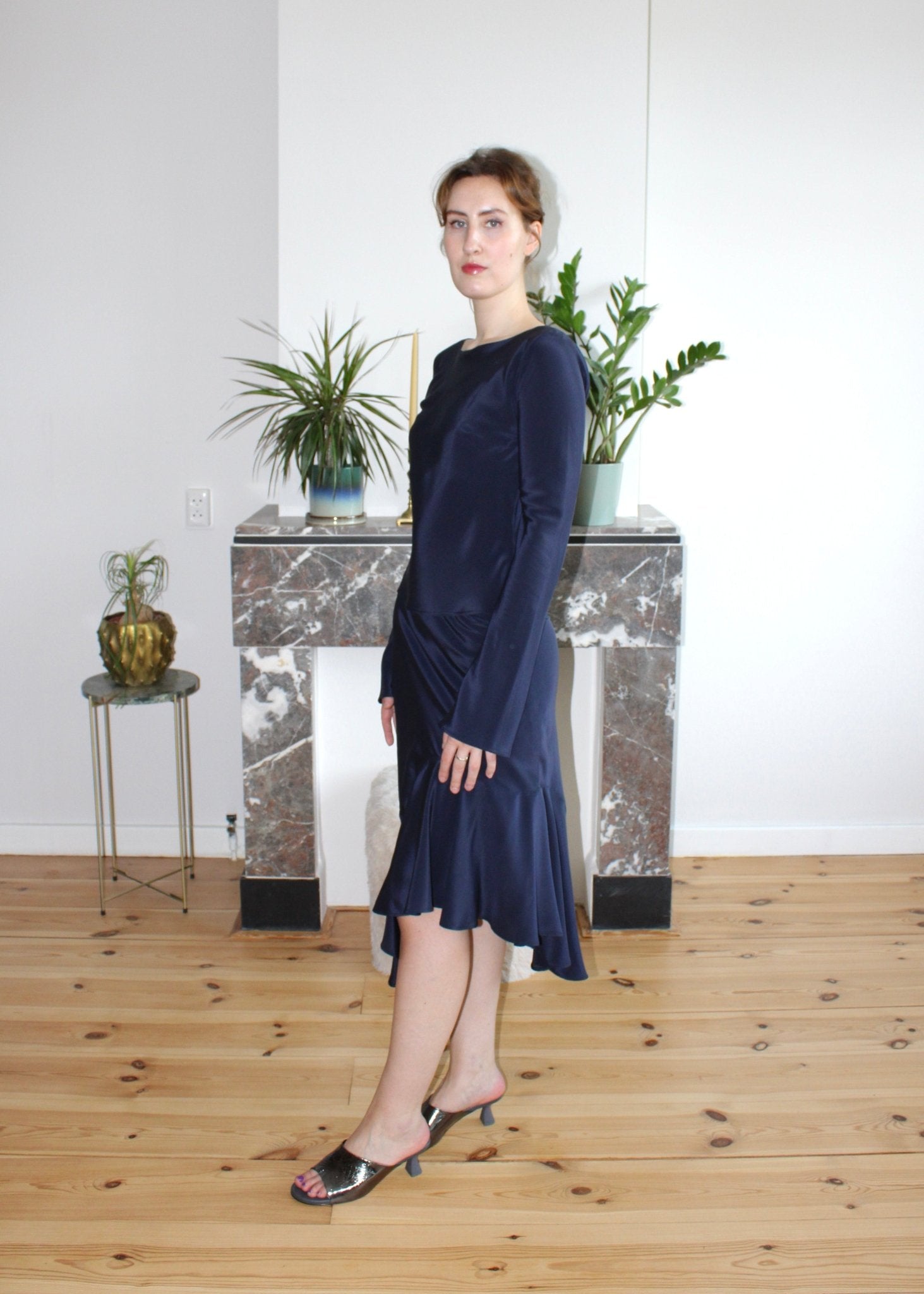 Genevieve skirt navy blue silk - Luci's Lemons