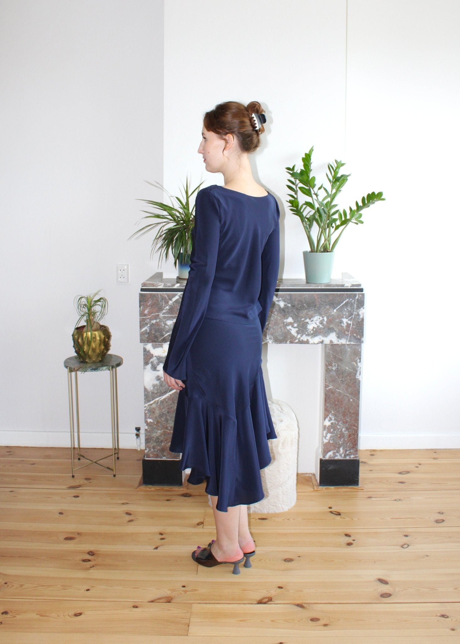Genevieve skirt navy blue silk - Luci's Lemons