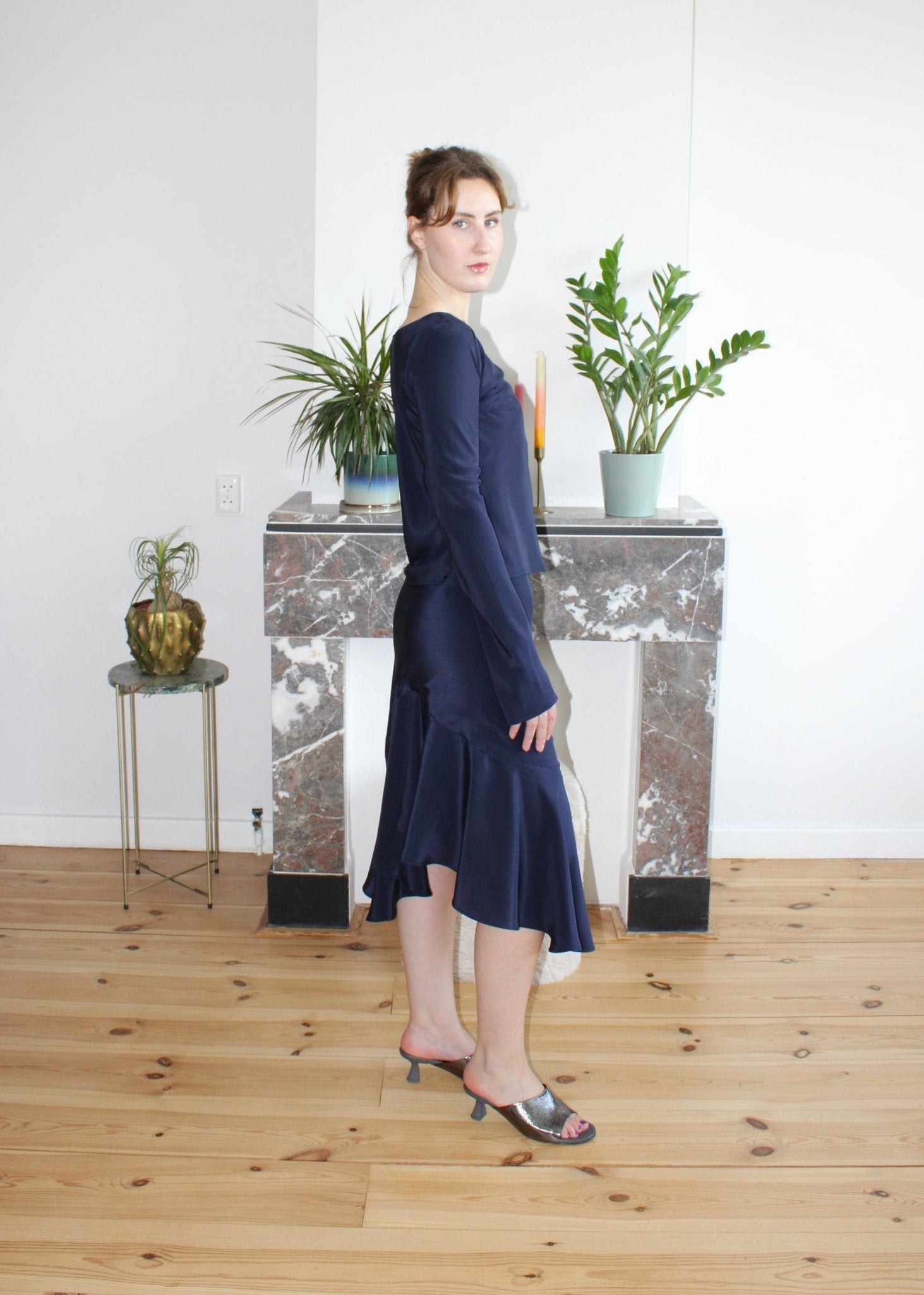 Genevieve skirt navy blue silk - Luci's Lemons
