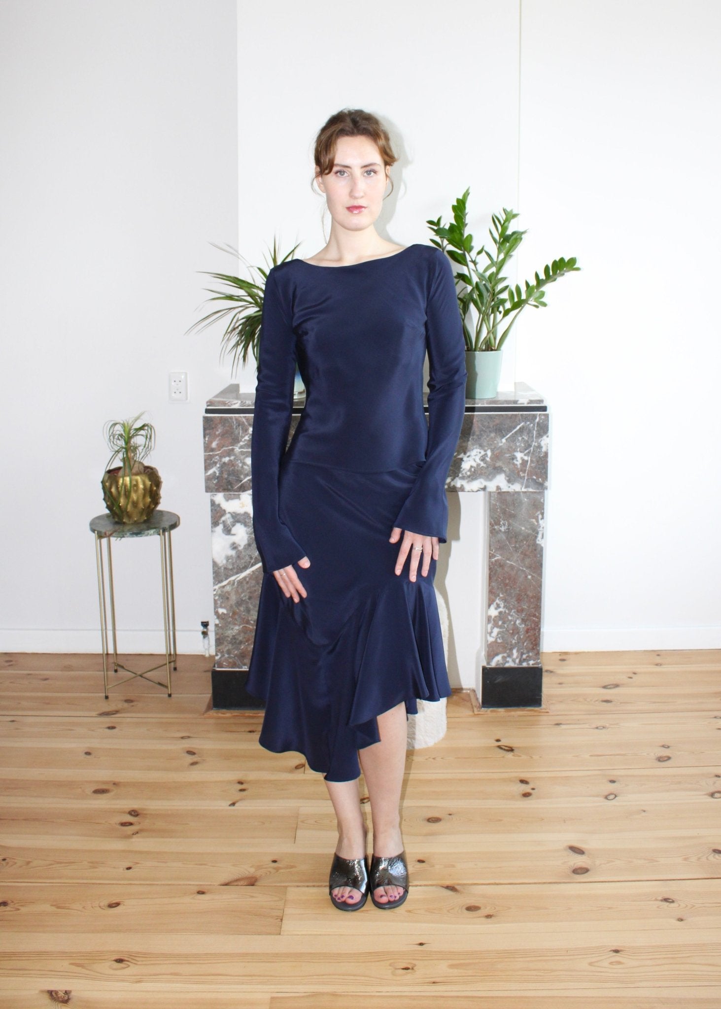 Genevieve skirt navy blue silk - Luci's Lemons