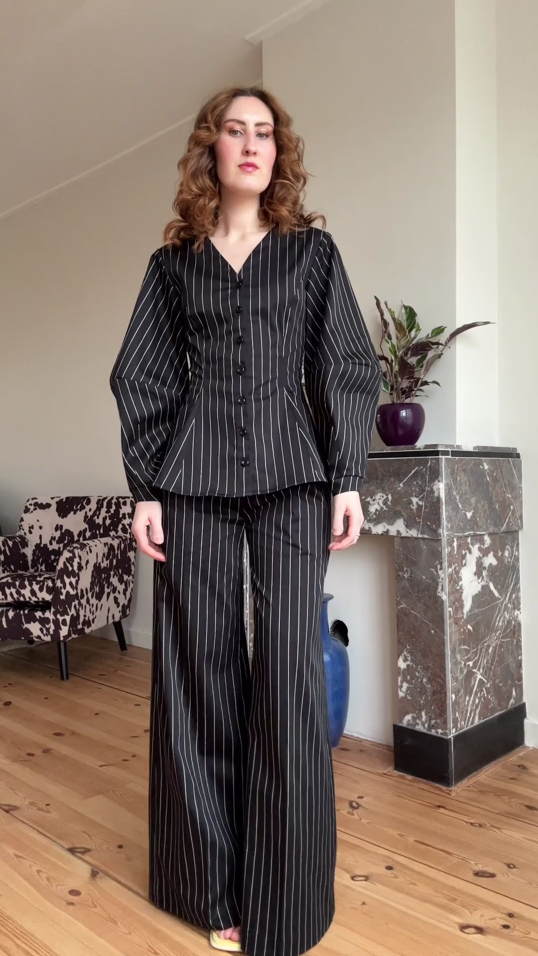 Gloria blouse black big stripe V neck